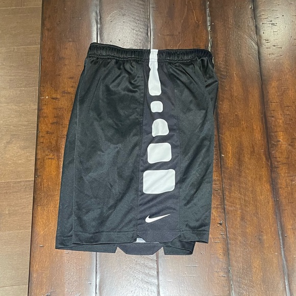 Nike Shorts for men - Picture 2 of 3